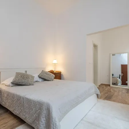 And 3* Dubrovník