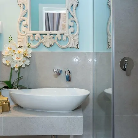 아파트먼트 앤 룸스 게스트하우스 4*