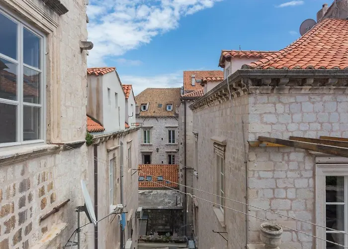 アンド ルームズ ステイ 3*