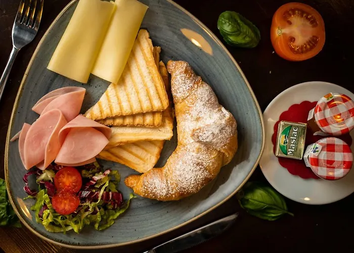 ゲストハウス アンド ルームズ ステイ 3*